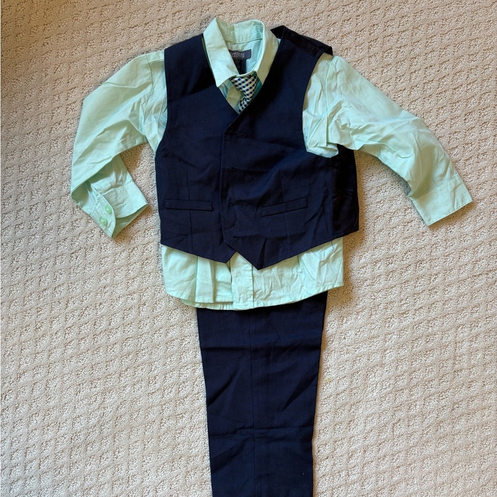 Kenneth Cole Reaction navy blue and Light Green 4 piece suit set - 3T